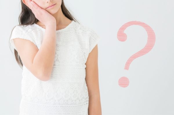 お菓子って海外では、子どもが食べるものであって大人が買っていると恥ずかしいことらしい‼️ 日本のお菓子 は子供から大人まで食べられているし、海外から日本に来た外国人はその美味しさから思わず日本のお菓子を買って帰るという🍭🛩 そしてまた面白い新商品の お菓子