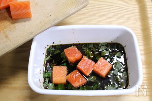 スーパーの刺身漬け