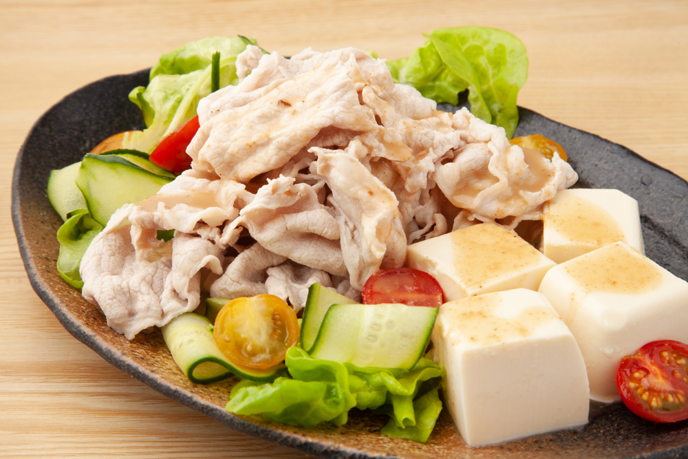 新玉ねぎを使ったごはんがすすむ系おかず！, さっぱり&こってりの組み合わせがクセになると思います✌️, ., ., 本日のレシピ🍽️,『新玉ねぎの豚バラ巻きやみつきバタポン味』, ., ., 濃厚だけどさっぱりぺろりといけるバタぽん味！,新玉ねぎの甘みともマッチしてやみつきになること間違いなし😎, ほどよく食感が残った玉ねぎがおいしいです, ., .,