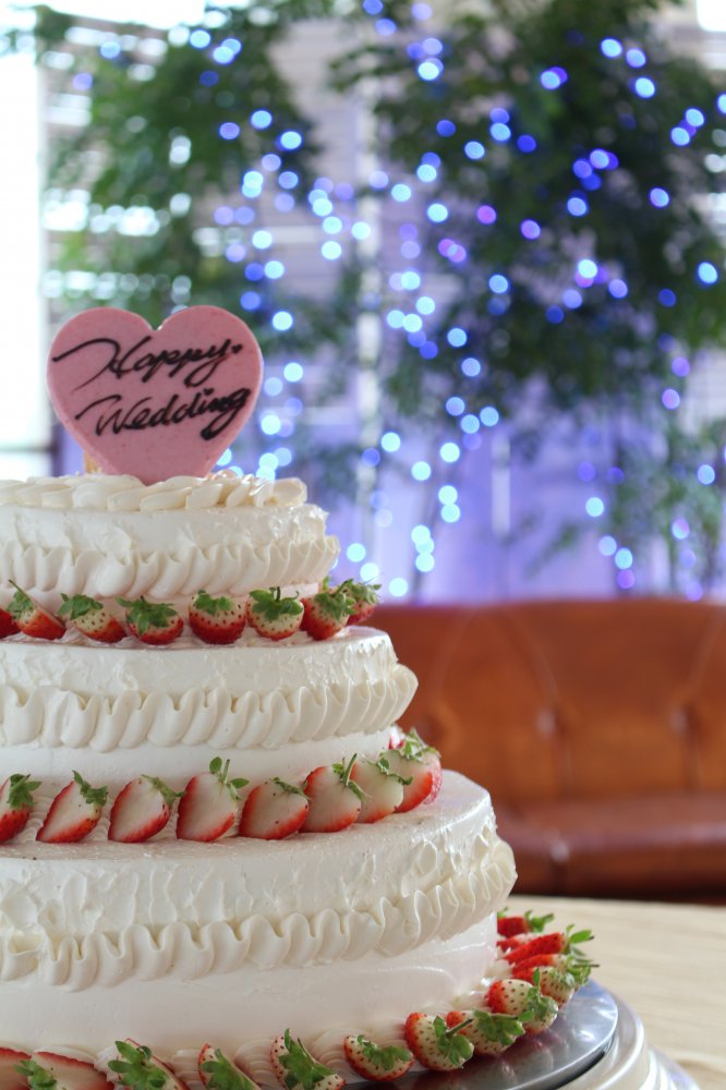仕上げがポイント◎生クリーム以外のデコレーションで特別なウェディングケーキに＊＊「Strawberry」