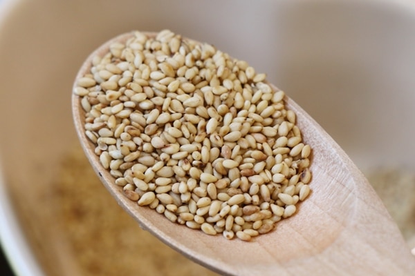 白ゴマと黒ゴマの違い：老化予防と薄毛、白髪対策！ゴマと合わせて栄養価アップレシピも必見！食べレア北海道北海道の食材お取り寄せ通販サイト