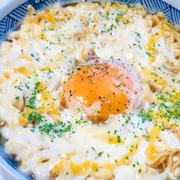 汁なしウインナーチーズチキンラーメンの作り方