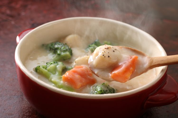 いつものシチューに◯◯を入れるだけ！ 「ご飯に合うシチュー」を作るポイントと簡単レシピラクつく管理栄養士考案の作り置きレシピサイト