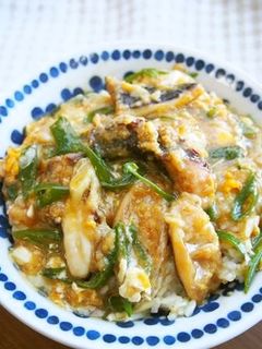 からあげチキン』の卵とじ丼 - レシピ - 冷凍食品・冷凍野菜はニチレイフーズ