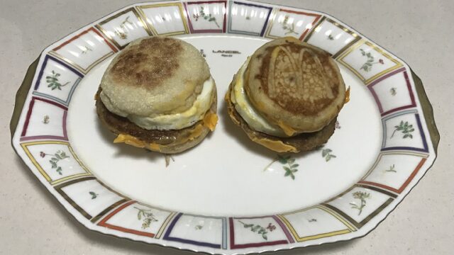 朝マックのコンビに、「マックグリドル」が登場！「マックグリドル ベーコン＆エッグ・チーズ」「マックグリドル ソーセージ＆エッグ・チーズ」￥330コンビ5月3日 金・祝 から期間限定販売日本マクドナルド株式会社