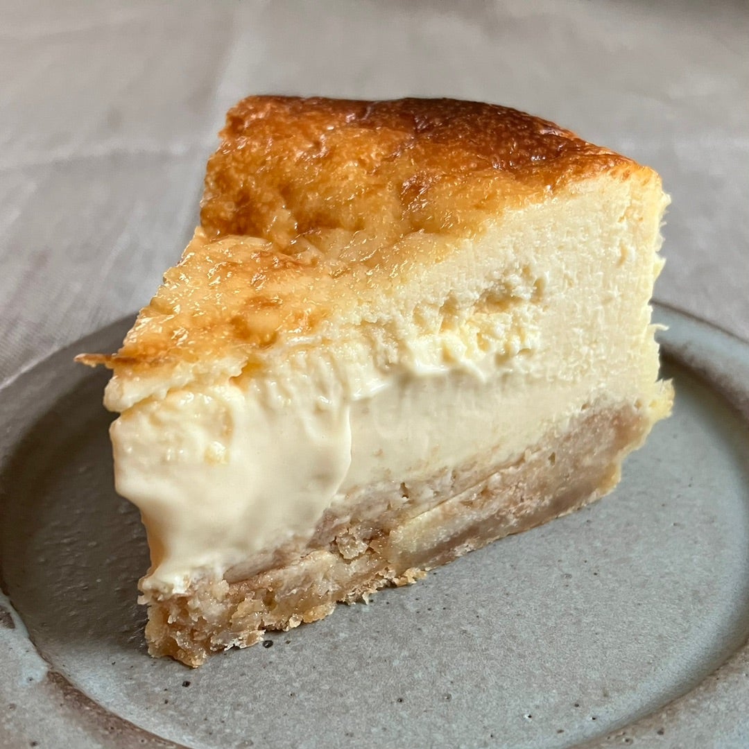 楽天市場 TOKYOバスクチーズケーキ ホールケーキ 4号 〜焦がし砂糖が香ばしいスペイン バスク風チーズケーキ〜 凍ったままでアイスケーキ新東京みやげトウキョウ菓子工房こいづみオリジナルスイーツ・スィーツお取り寄せ: 菓子工房こいづみ