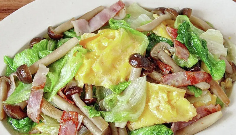 シャキシャキうまい！ 豚肉とレタスごま油炒め