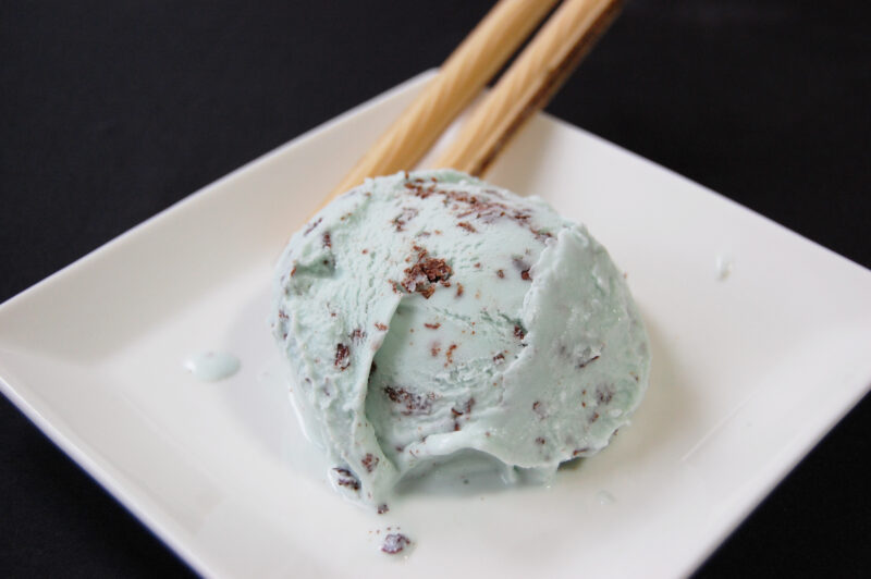 チョコミントアイスクリームのイラスト素材32860456- PIXTA