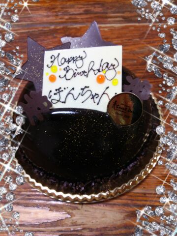 🍽️ Saint-Denis Café 🍽️ ◇ 𝐒𝐚𝐢𝐧𝐭-𝐡𝐨𝐧𝐨𝐫é ◇ サントノーレフランス・パリ発祥の伝統菓子🇫🇷 1846年頃、パリのサントノーレ通りにあったお店が考案したお菓子とされております。冷蔵設備が発達していなかった時代の工夫が詰め込まれたお菓子ともいえます