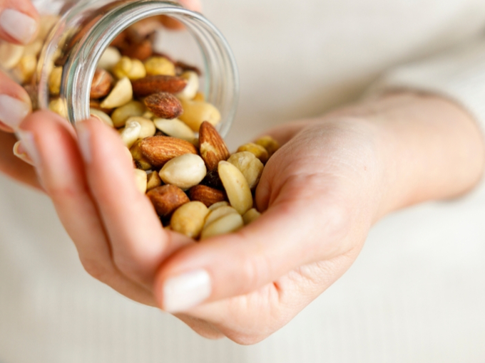 マカダミアナッツとヘーゼルナッツの違い・似てる理由を調べてみた甘色の研究