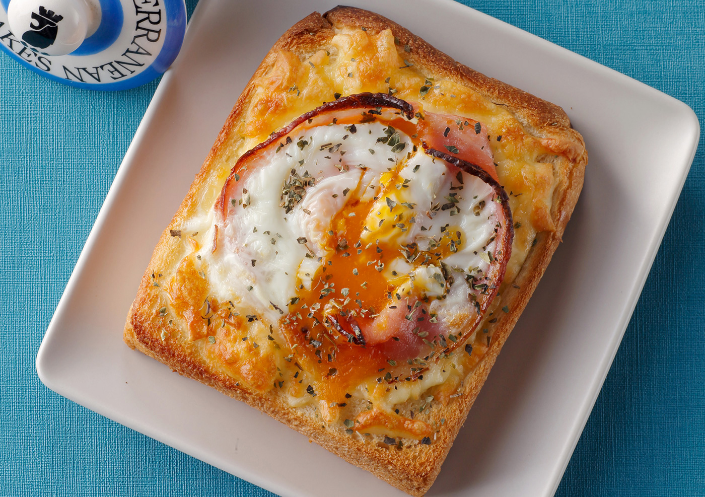 目玉焼きトースト