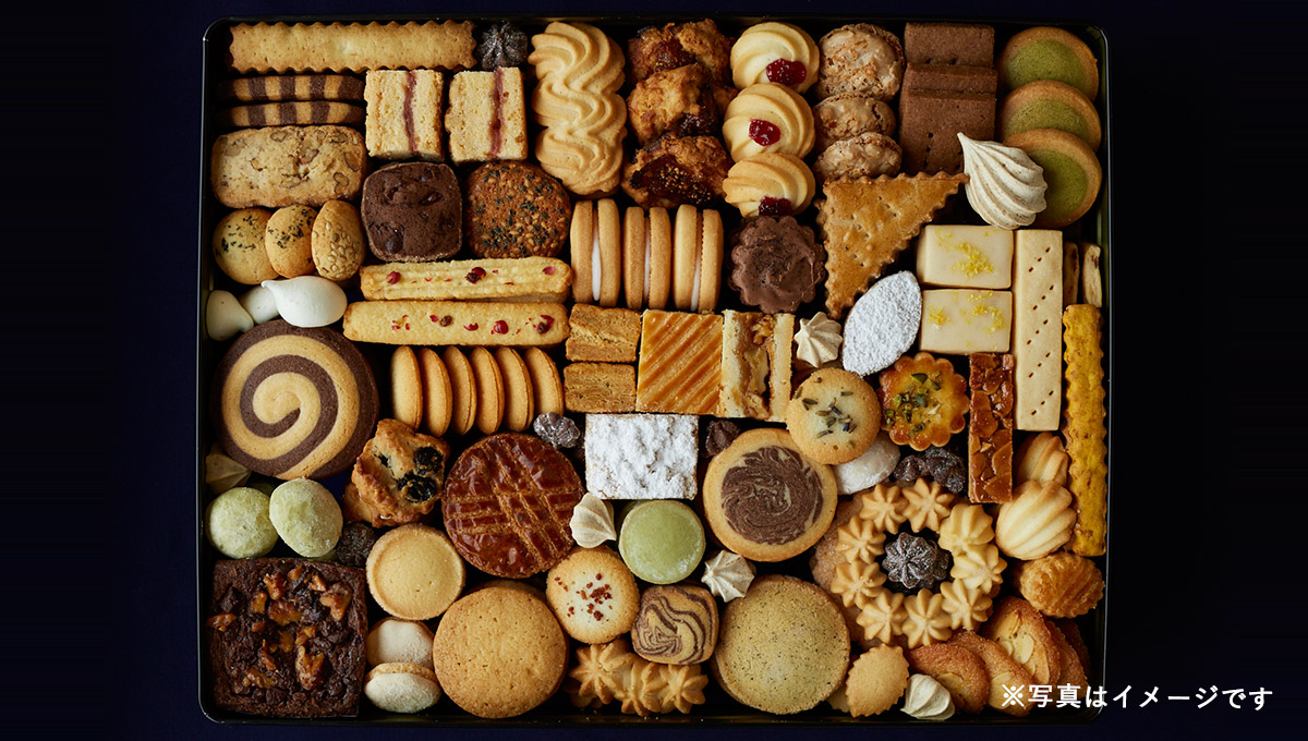 シマエナガさんのクッキー缶❄️✨ この度、オレンジページの学校さんが作られたクッキー缶にクレパス®︎で描いた絵を使っていただきました😮 クッキー缶大好きだからとても嬉しい ！そして全部おいしそう😳 minnneで予約がはじまったとのことで、私も早速予約しようと