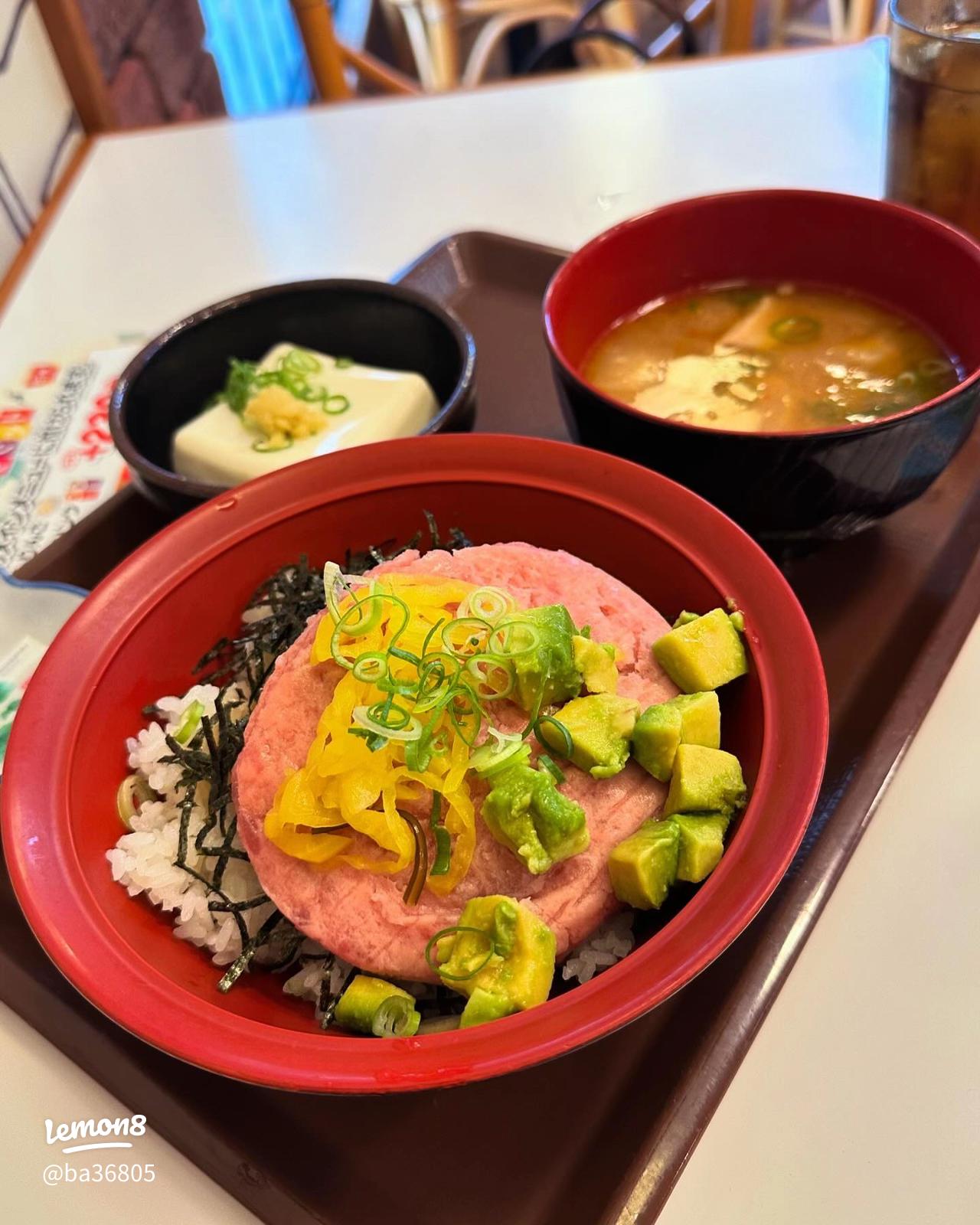 まぐろとアボカドのユッケ