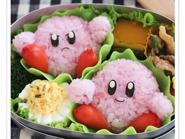 カービィそっくりな「オリジナルランチボックス」付きメニューも♡ 星のカービィの常設テーマカフェ『カービィカフェ HAKATA』がオープン！ 詳細記事SGS109