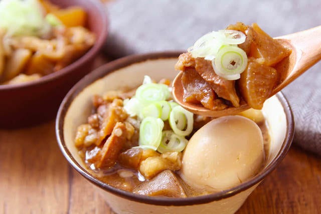 牛すじとこんにゃくの味噌煮込み