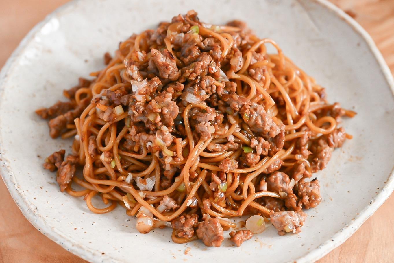 仕事で腹立たしいことがあったので、成城石井 の担々麺 750kcal！ を食べ、頑張って風呂に入り、パックもして、髪もきちんと乾かし、歯を磨き、フロスまでして寝床に入った。落ち込むと、投げやりになりがちな佐藤芽衣