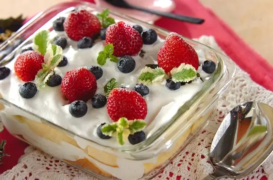 市販のスポンジだってOK！ケーキを素敵に見せる「生クリームデコレーション」のコツキナリノ