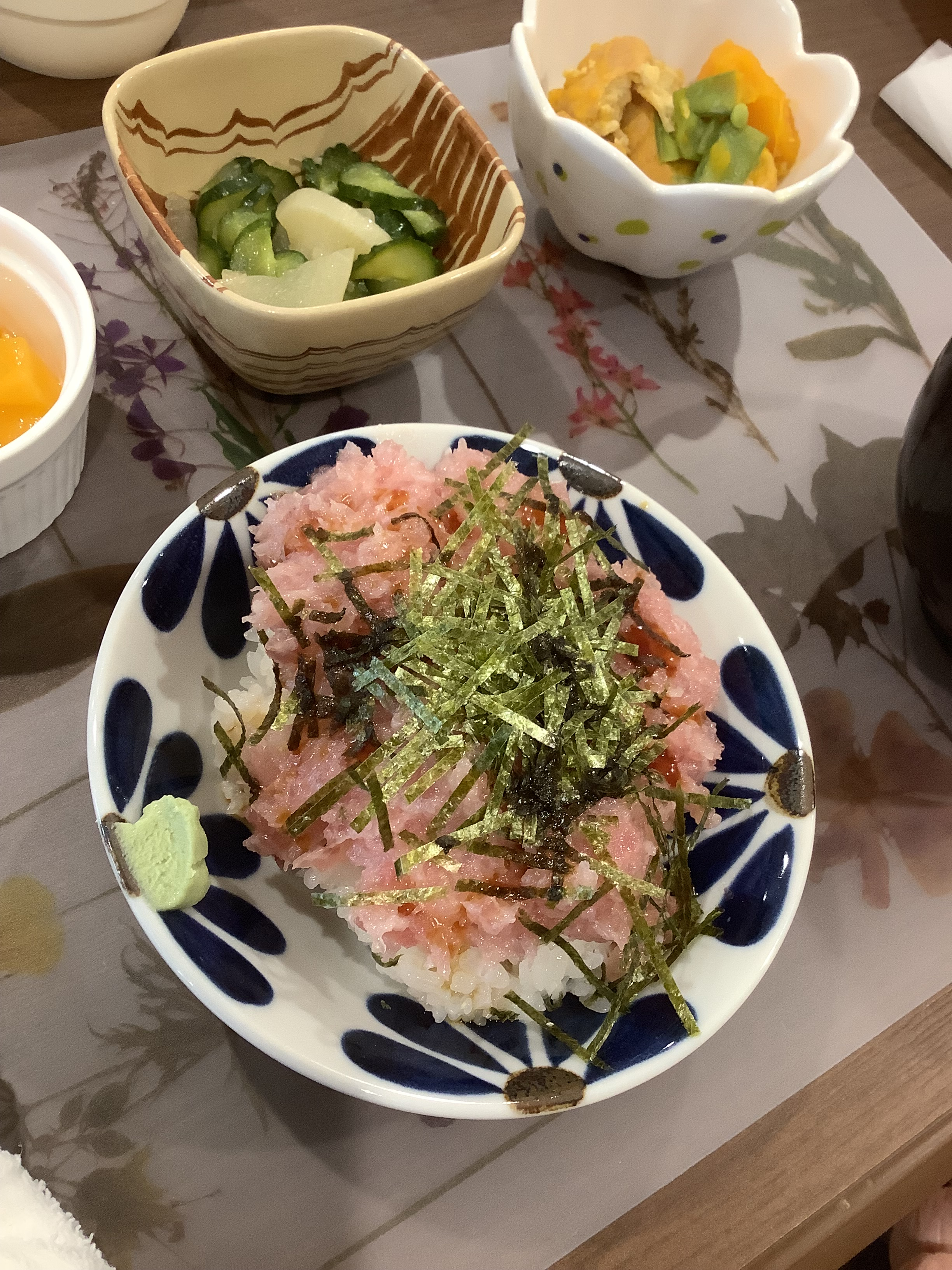 あじさい荘 夕食 ネギトロ丼 れんこんのきんぴら 魚のナゲット 味噌汁 : 今日の献立