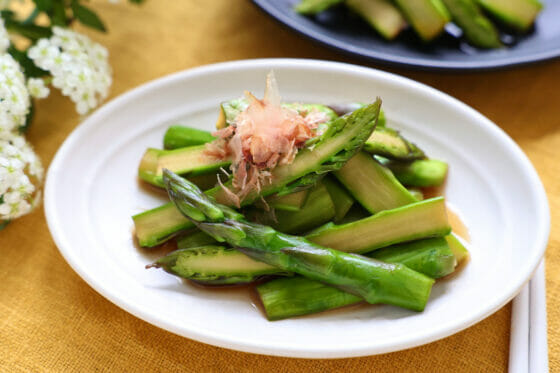 冷やしておいしい！アスパラのおひたし