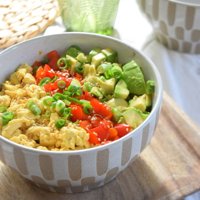 三色丼 鶏・卵・ピーマン のレシピ・作り方 - Fily