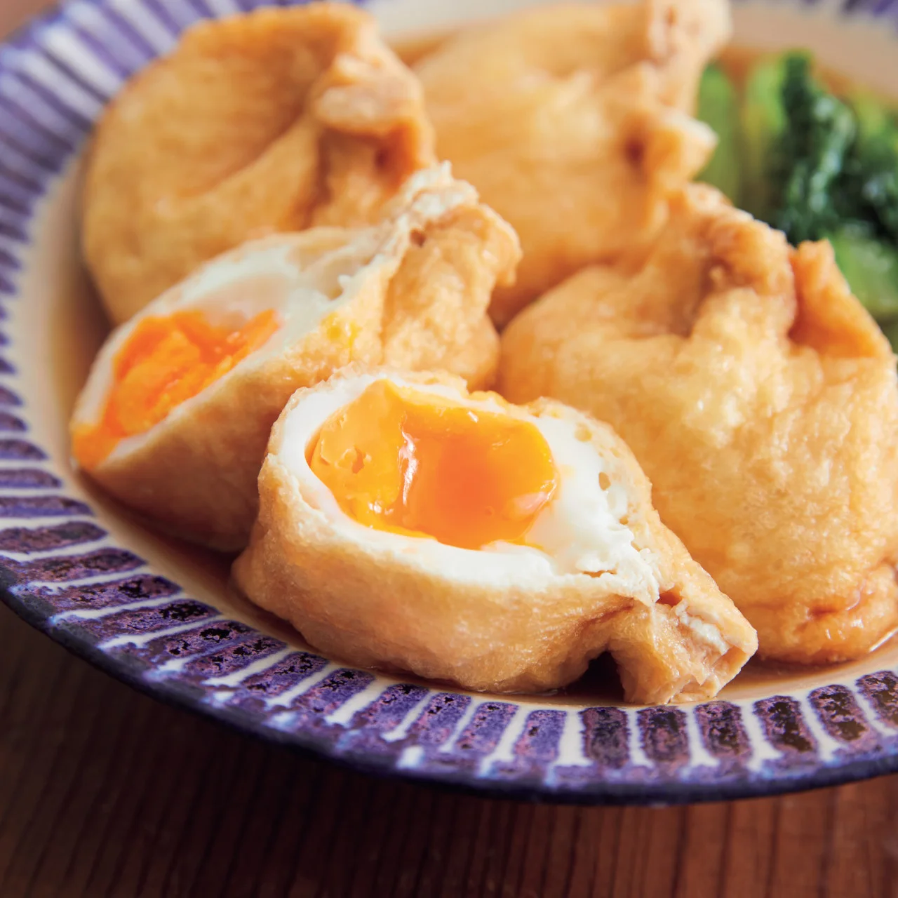 お出汁が染みて美味しい！卵巾着煮