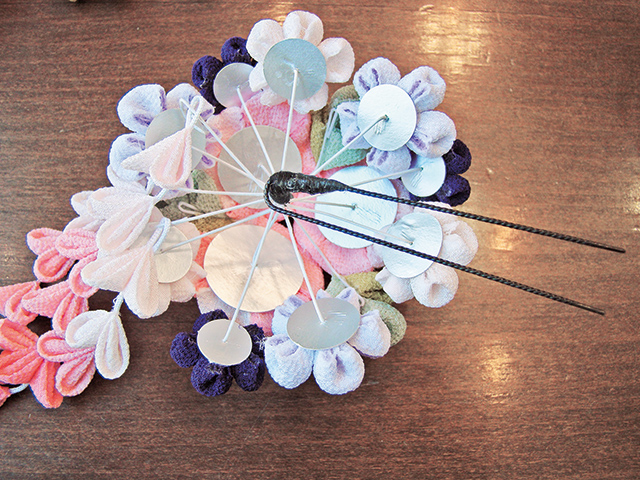 皿付きコーム 1個 全2色 レジン枠 台 ■ 台座 つまみ細工 ヘアコーム コーム ヘアアクセ ヘアーアクセサリー ハンドメイド レジン UVレジンレジン台 ミール皿 かんざしパーツ アクセサリーパーツ ■手作り工房MYmama エムワイママ