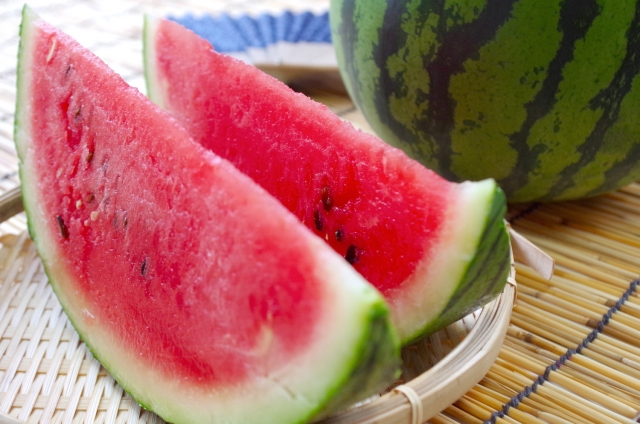 スイカ割り棒、どうする？家にあるもので楽しく＆安全に代用するアイデア集くらなる