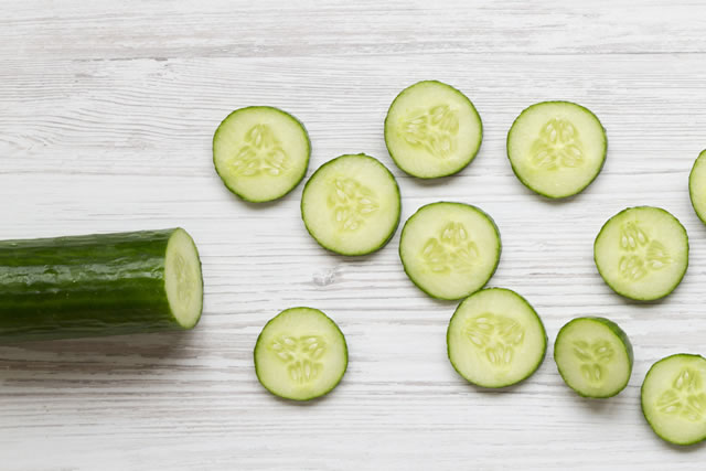 きゅうりの中味が白いのは食べられる？活用法と復活方法！ - ふーどりんa