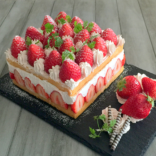 いちごのデコレーションケーキ : おうちカフェ＊hoppe