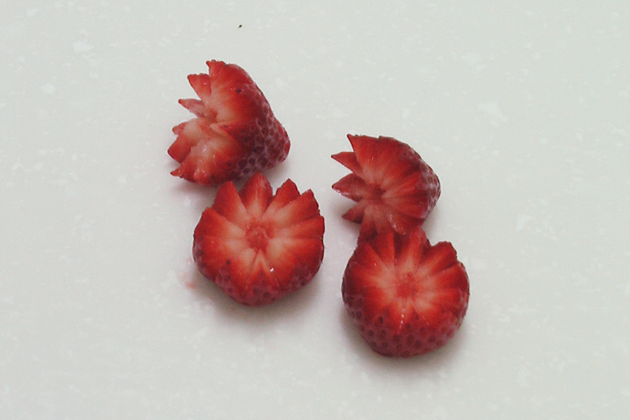 暮らしに役立つフルーツの切り方 苺とバナナ