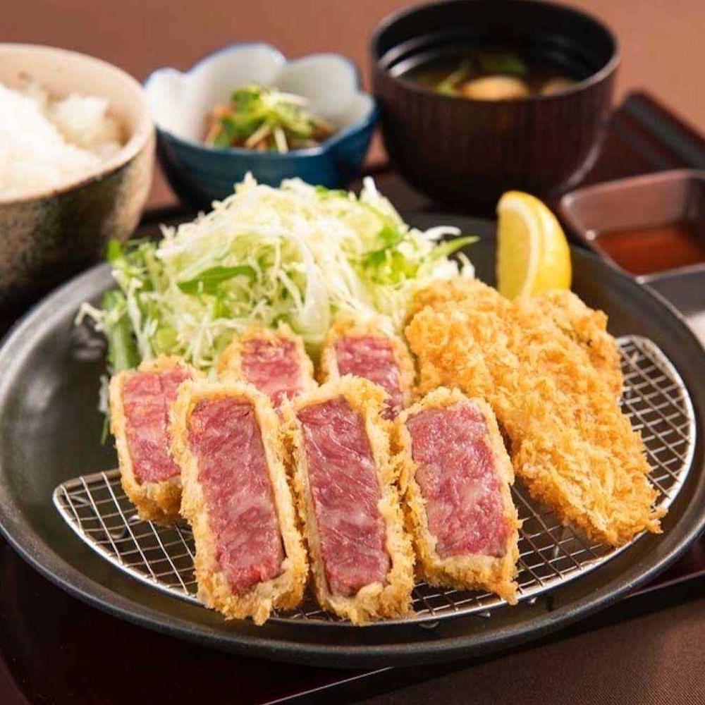 早朝グルメ 東京・浜松町駅近く 夕陽ヶ丘食堂へ！ 朝7時から営業。 せとうみの朝ごはん😋 小豆島の名物を使った和 洋朝食。和食・お粥をチョイス！爽やかな紫蘇・海苔の佃煮。ふっくらとした旬の真鯛！島麹を使ったお味噌汁の旨味。贅沢な気持ちになれる朝ごはんです