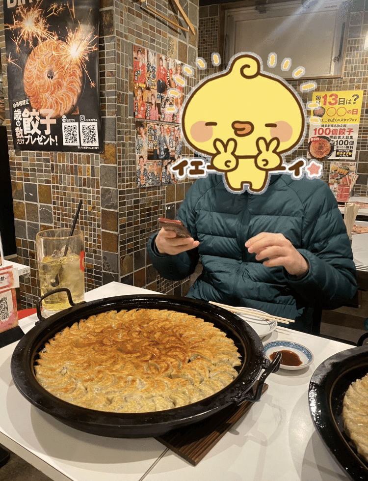 総重量2.5kgのジャンボ餃子！ デカ盛りの老舗で大食いプロドラマーが挑戦 - エキサイトニュース