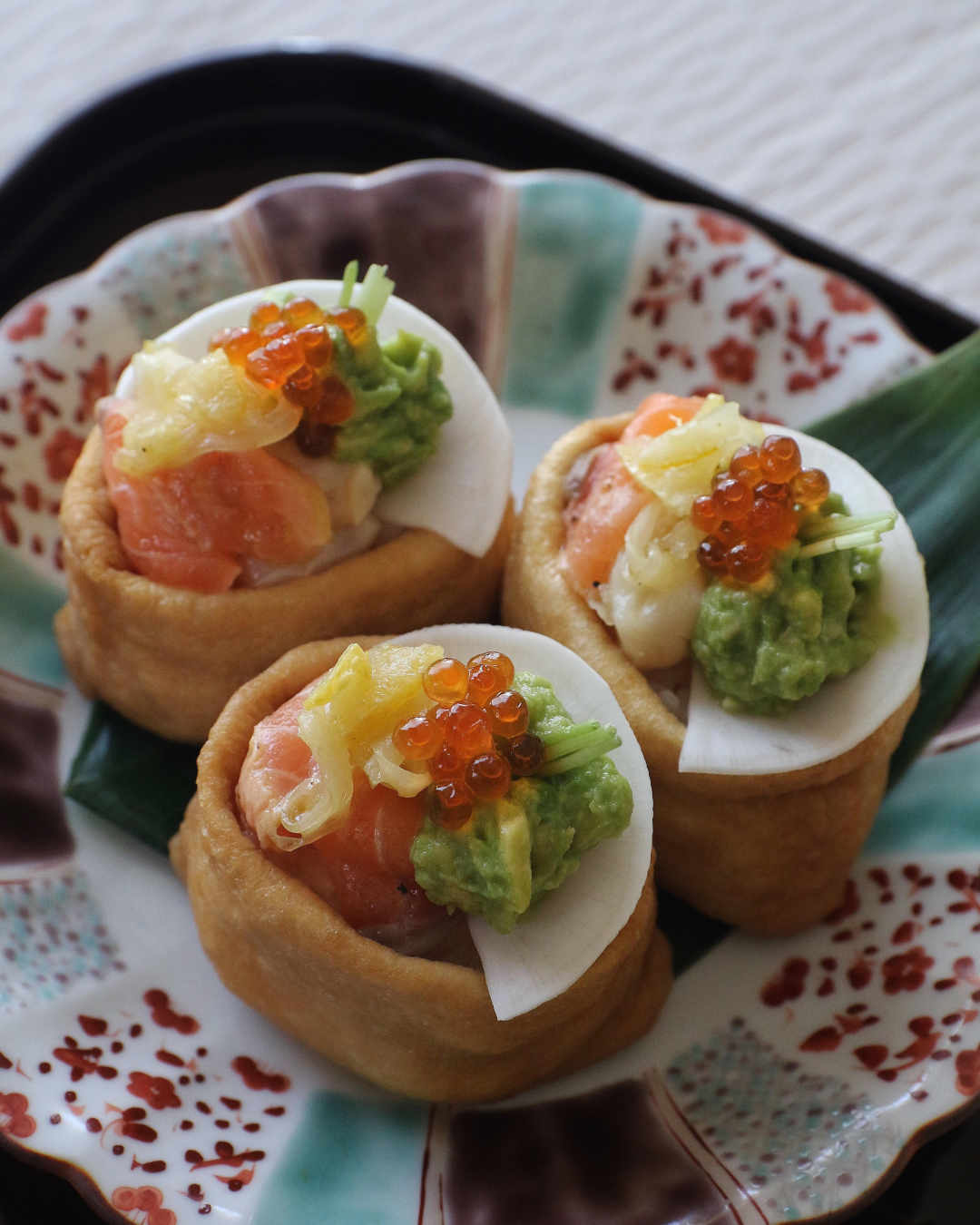 手作りおせち2023年ver🎍 去年つくったやつ卯年だったので、いなり寿司にうさぎさんのせてみたけど、今年はどうしよう〜😳辰年って中々難しいよね🐲笑 折角なら干支入れたい気持ちと辰か〜ってなる気持ちと🤣 よいアイデアなどあったらコメントで是非教えてください