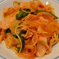 豚バラ肉とほうれん草のトマトソース パスタ☆hirochinのおうちレストラン☆