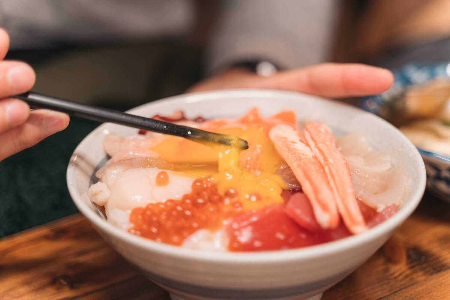 みなと食堂＠陸奥湊 平目えんがわ半々漬丼 - くろふねが出かけたらアゲるスレ
