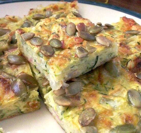 👇🏻肉巻きズッキーニ👇🏻@pei_seiro , ◆材料, ・ズッキーニ1本, ・豚バラスライス 8枚～, ・レモン 1 8個 ,◆調味料, ★塩 適量 , ◆作り方, 1.ズッキーニはスライサーでスライスする , 2.豚バラスライス肉に塩を振りかけて、1を並べて巻く ,3.クッキングシートに数カ所穴を開けて、2を並べて強めの中火で火が入るまで蒸す , レモンを搾って塩で召し上がれ😘🩷,