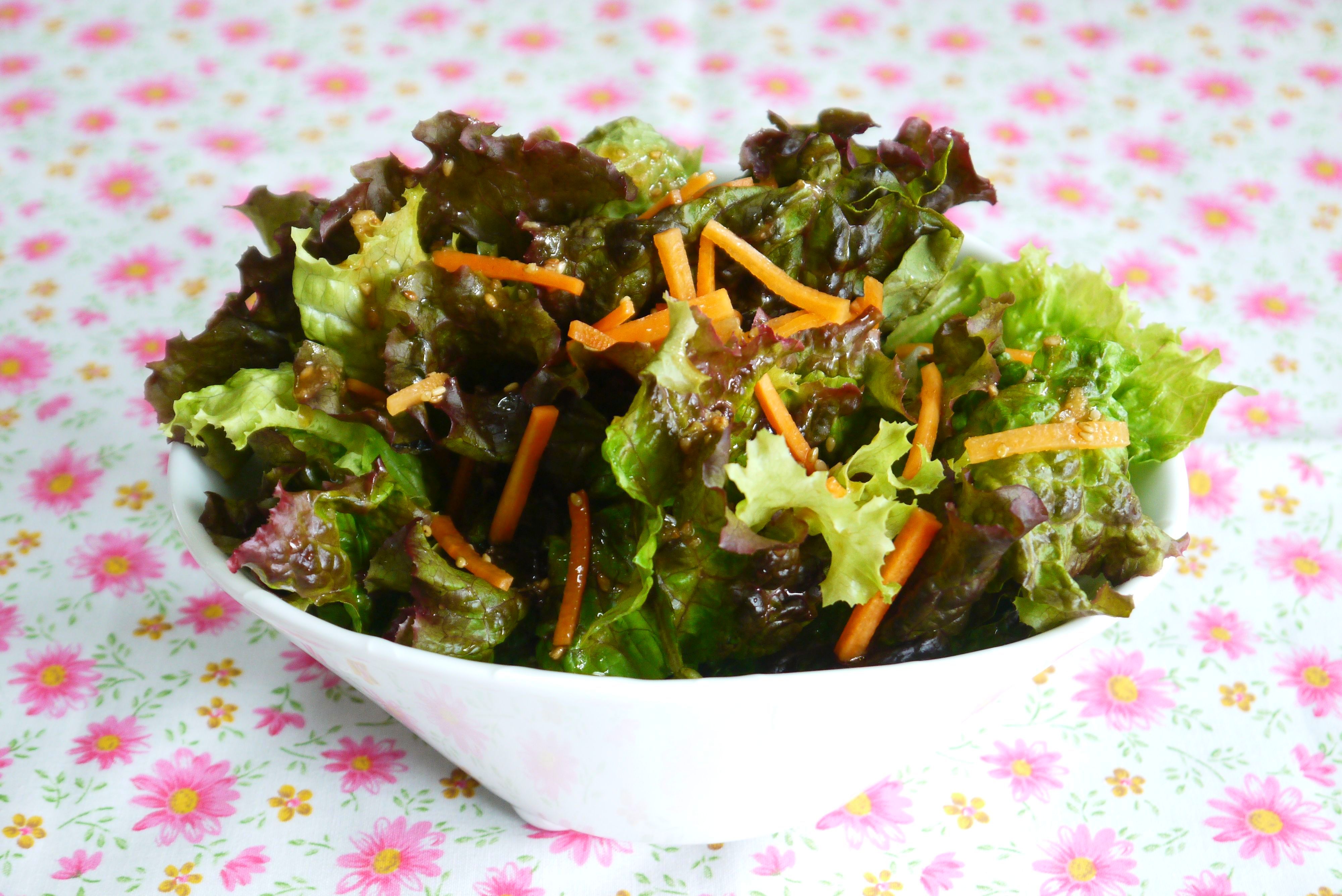 抱えて食べたい♪サニーレタスの塩こんぶツナマヨぽんサラダ