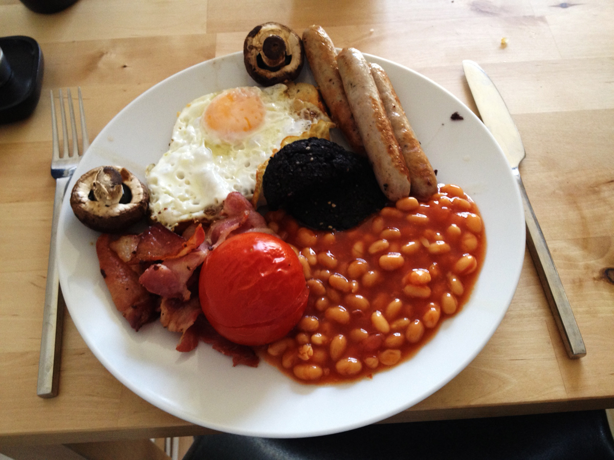 ロンドンで味わう究極の朝食体験: ケンジントン「Cafe Continente」の絶品イングリッシュ・ブレックファースト - wakamaga