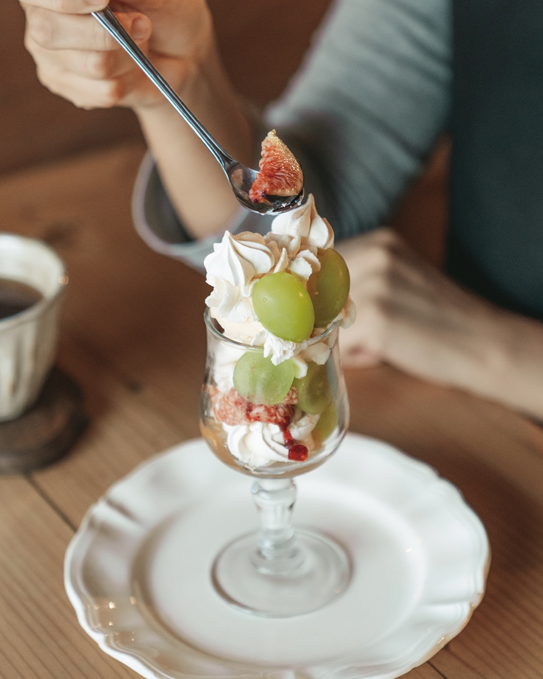 チェキセルフィーをマスターしよう！ツーショットや屋内でも役立つmini11自撮りのコツ！ –ChekiPress チェキプレス毎日がちょっと楽しくなる！チェキとの生活を提案・発信するメディアinstax＜チェキ＞