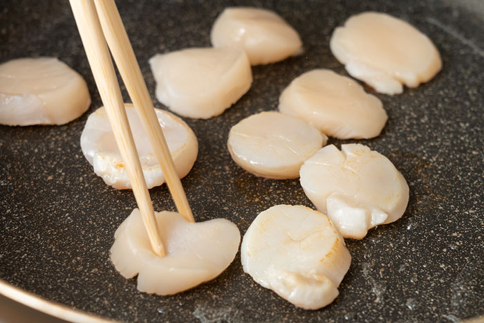 魚のプロ うまみが濃い！ ベビーホタテのオイル漬けレシピ。お酒のおつまみにもおすすめ三越伊勢丹の食メディアFOODIE フーディー