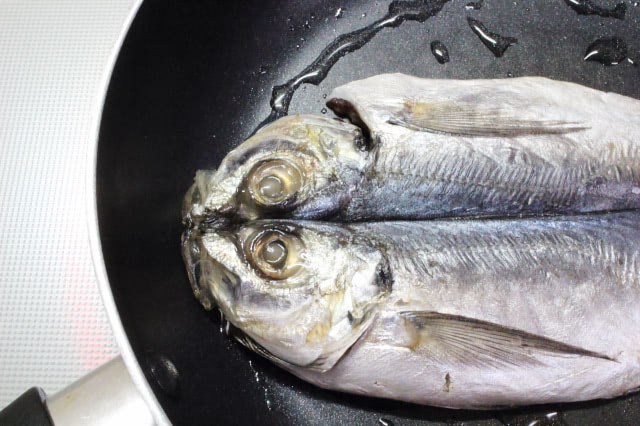 3つのコツで美味しく焼ける！魚を焼くなら簡単・手間なしフライパンアルファジャーナル