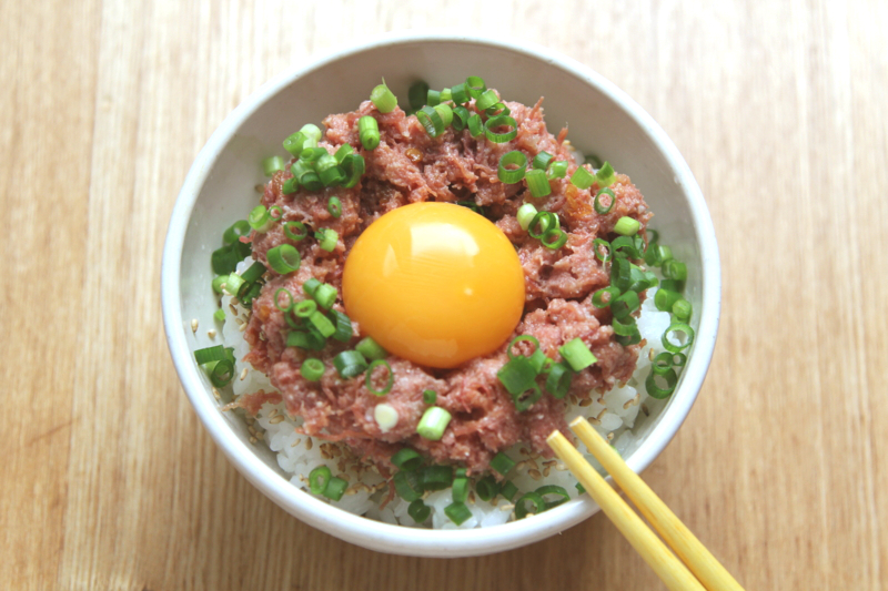 節電レシピ！加熱なしで作れるコンビーフ丼の超簡単作り方。節約レシピ。 - つくりおき食堂