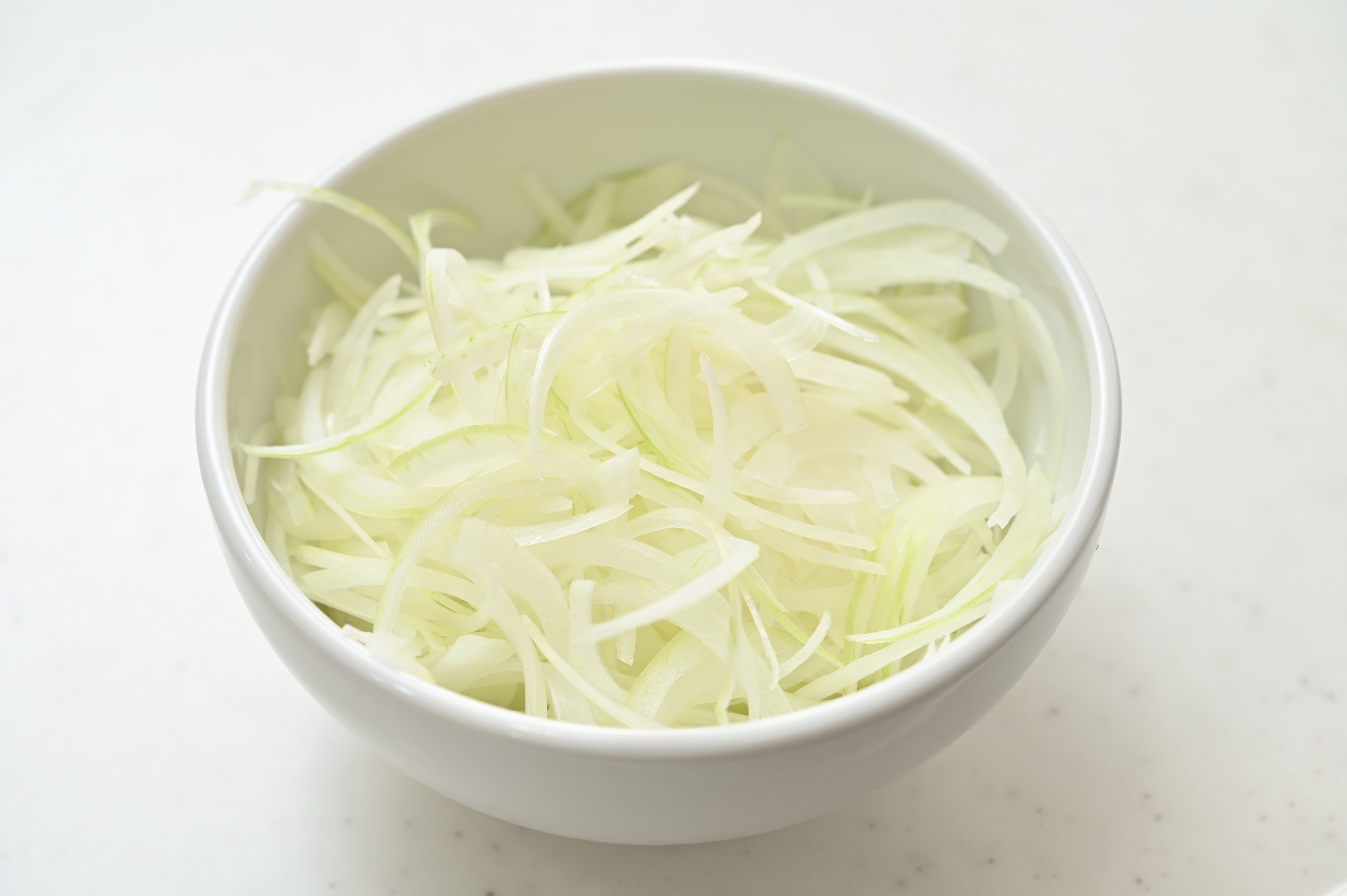 玉ねぎは水にさらすと栄養が逃げる！栄養を逃さない辛味抜きの方法Kitchen Report キッチンレポ