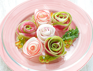 食用花の野菜サラダ 26121023113 の写真・イラスト素材アマナイメージズ