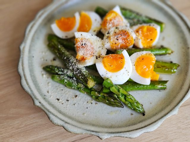 スナップエンドウとトマトの春サラダ