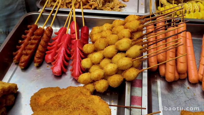 9種類のタレを持つ串焼き屋台 @シーロム - 激旨！タイ食堂