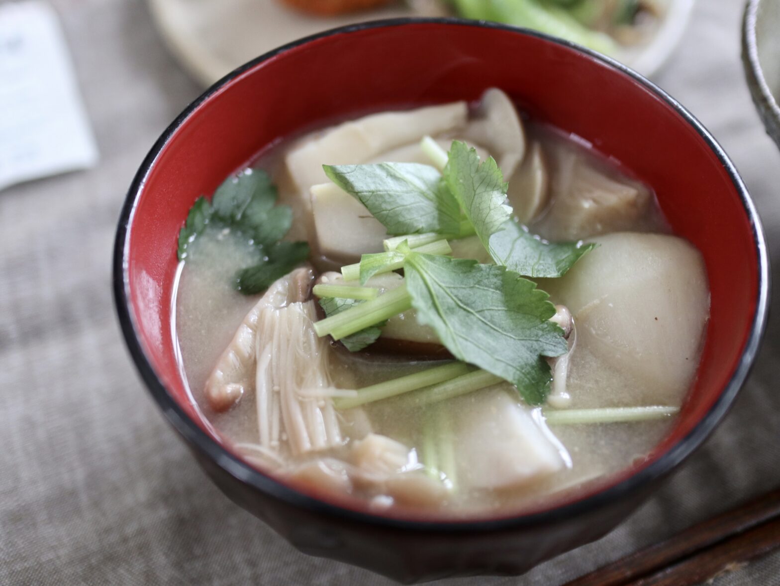 里芋の味噌汁365杯の味噌汁醤油、味噌 本物の味ひとすじ フンドーキン醤油 九州大分県臼杵