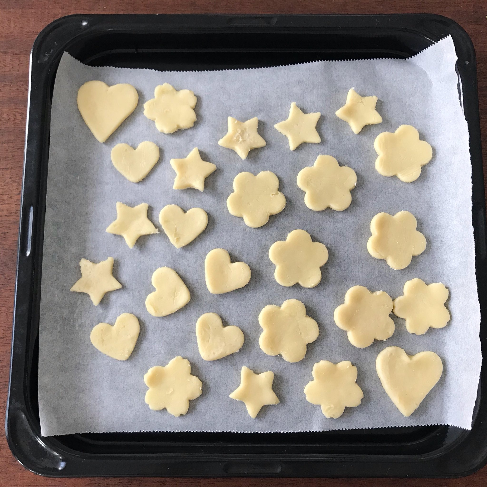 溶かしたチョコ100gに小麦粉60g混ぜて焼くだけ』のクッキーのレシピで作ってみたら下手したら普通のレシピで作るよりも美味しいものができた -Togetter