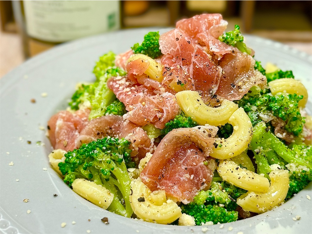 ブロッコリースプラウトと生ハムのサラダ