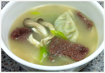 幸せの一口❤韓国水餃子 マンドゥ スープ